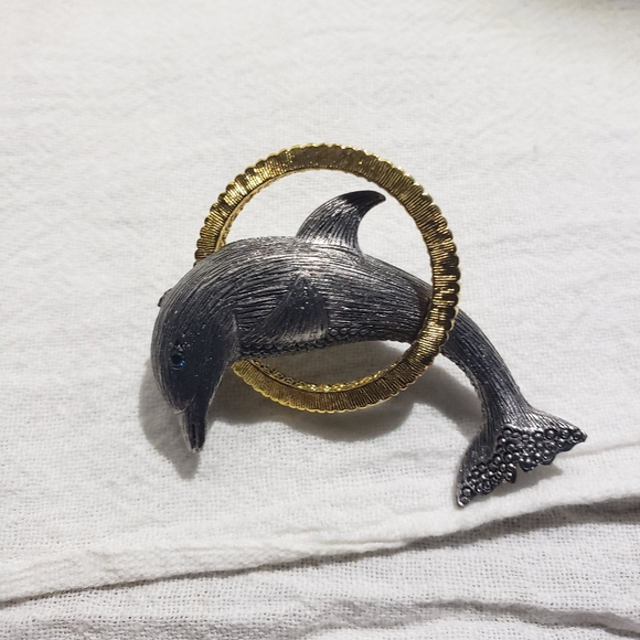 Beautiful Vintage Liz Claiborne Goldtone and brushed Silvertone Dolphin and Hoop - Picture 3 of 6